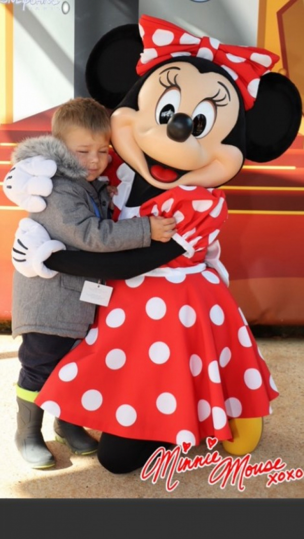 Sohan a profité d&#039;un weekend en famille chez Mickey et ses amis