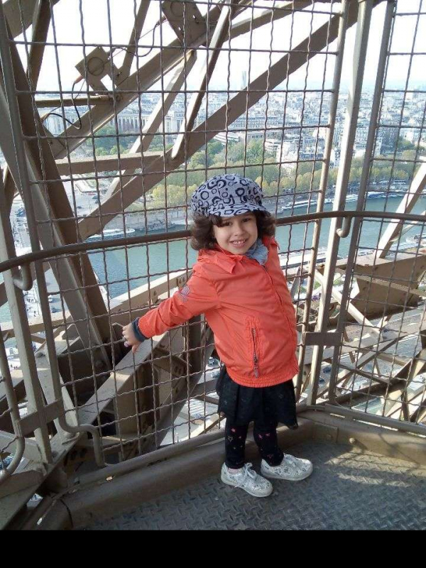 Lilia est montée dans la Tour Eiffel!!!!