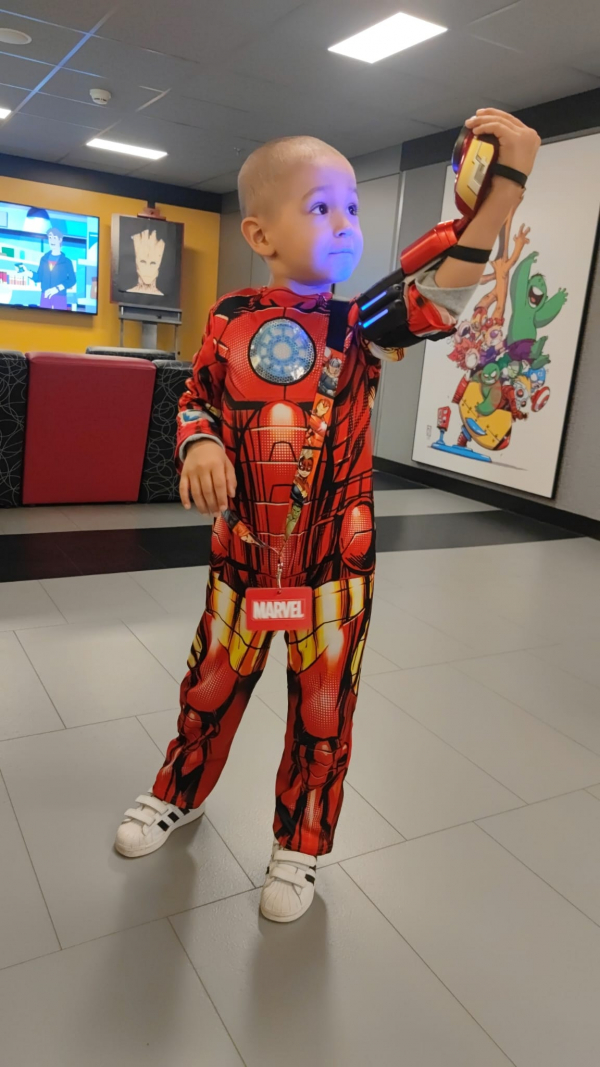 Adem en mode Avengers à Disneyland