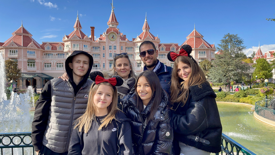 Théo à Disneyland