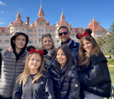 Théo à Disneyland