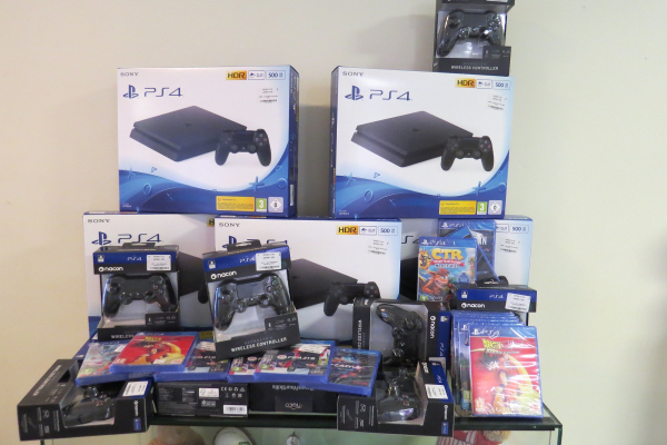 Consoles de jeux PS4